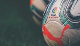 西甲联赛激战正酣：巴萨逆转皇马，积分榜悬念迭起