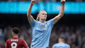 曝曼联冬窗或签葡萄牙铁腰，只需2000万！创纪录营收6.66亿却仍亏损要省钱